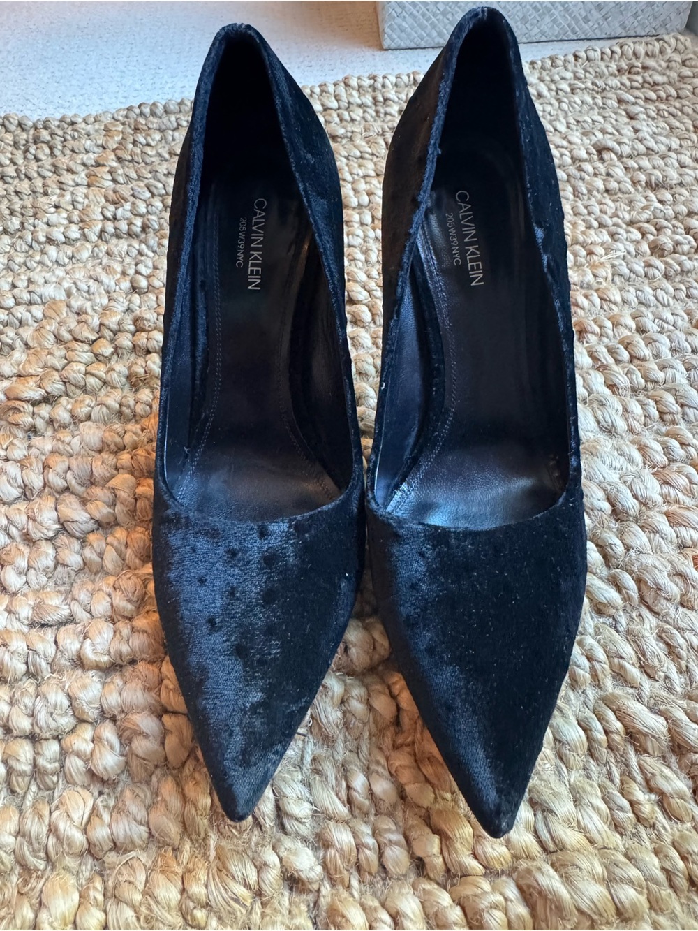 Calvin Klein 205W39NYC Black Velvet Pointed Toe Heels Size 37.5 Made in Italy